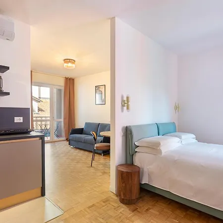 Apartment La Farmacia